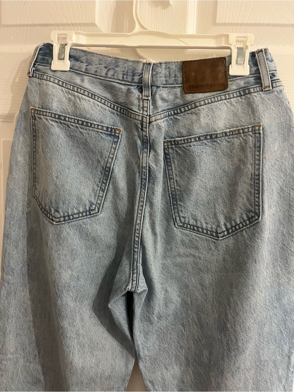 Aritzia Denim Forum Jeans Light Wash Denim BF High Rise Loose 28L size 29 - Picture 8 of 11
